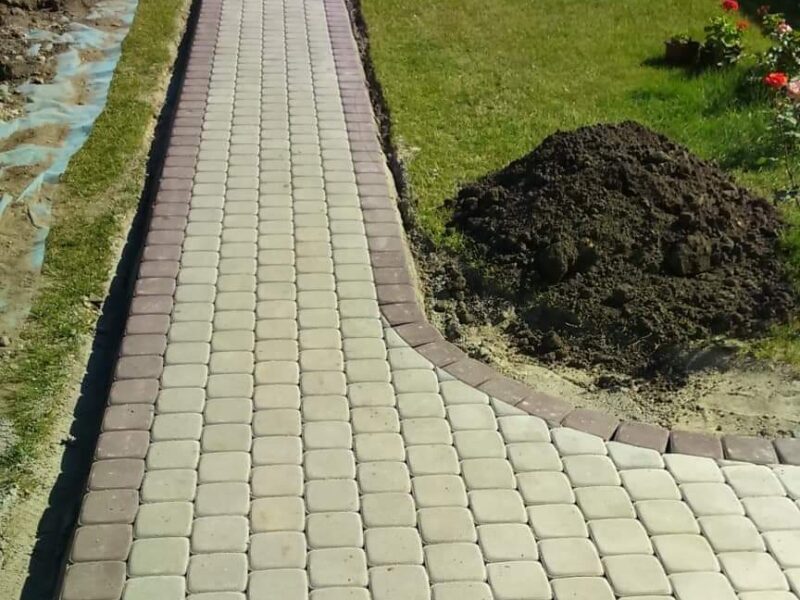 Trinkelių klojimas, tvorų montavimas.