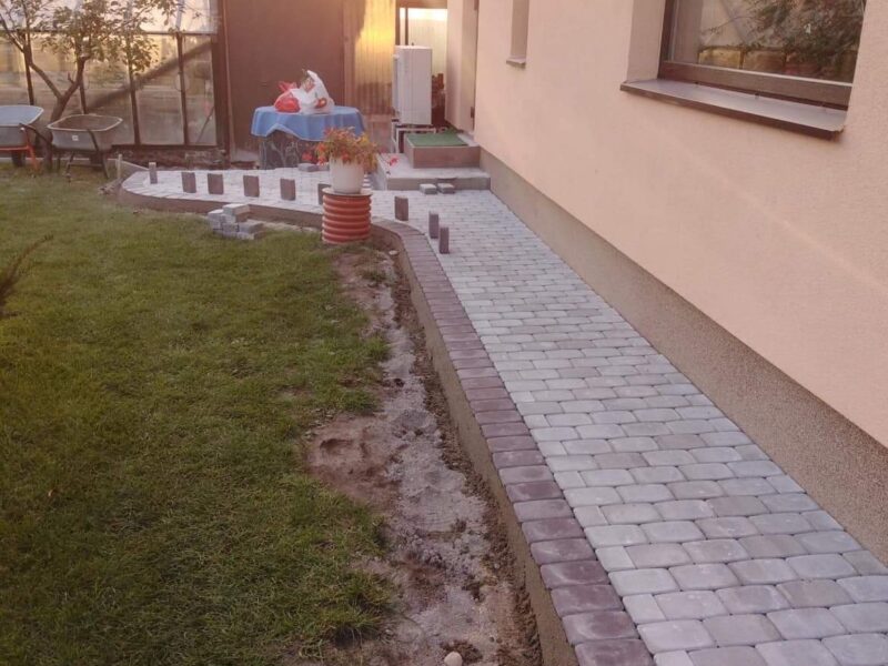 Trinkelių klojimas, tvorų montavimas.