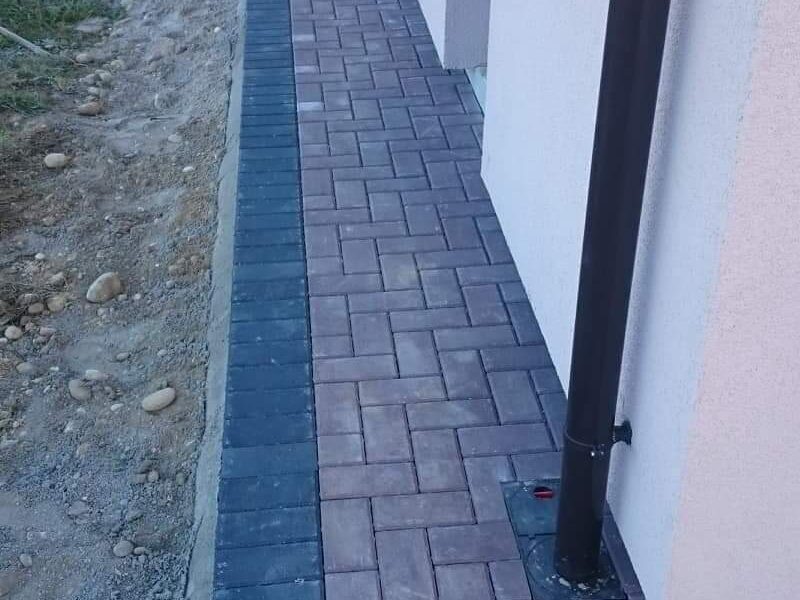 Trinkelių klojimas, tvorų montavimas.
